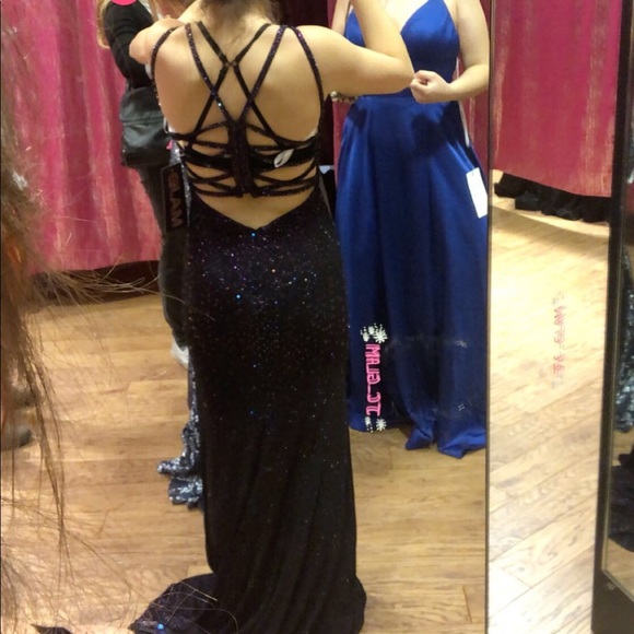 Prom dress - Picture 2 of 8